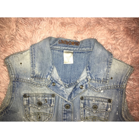 DISTRESSED BLUE DENIM COLLARED VEST W/ PAINT SPLATTER · SIZE L GIRLS, S/M WOMENS - Picture 4 of 6